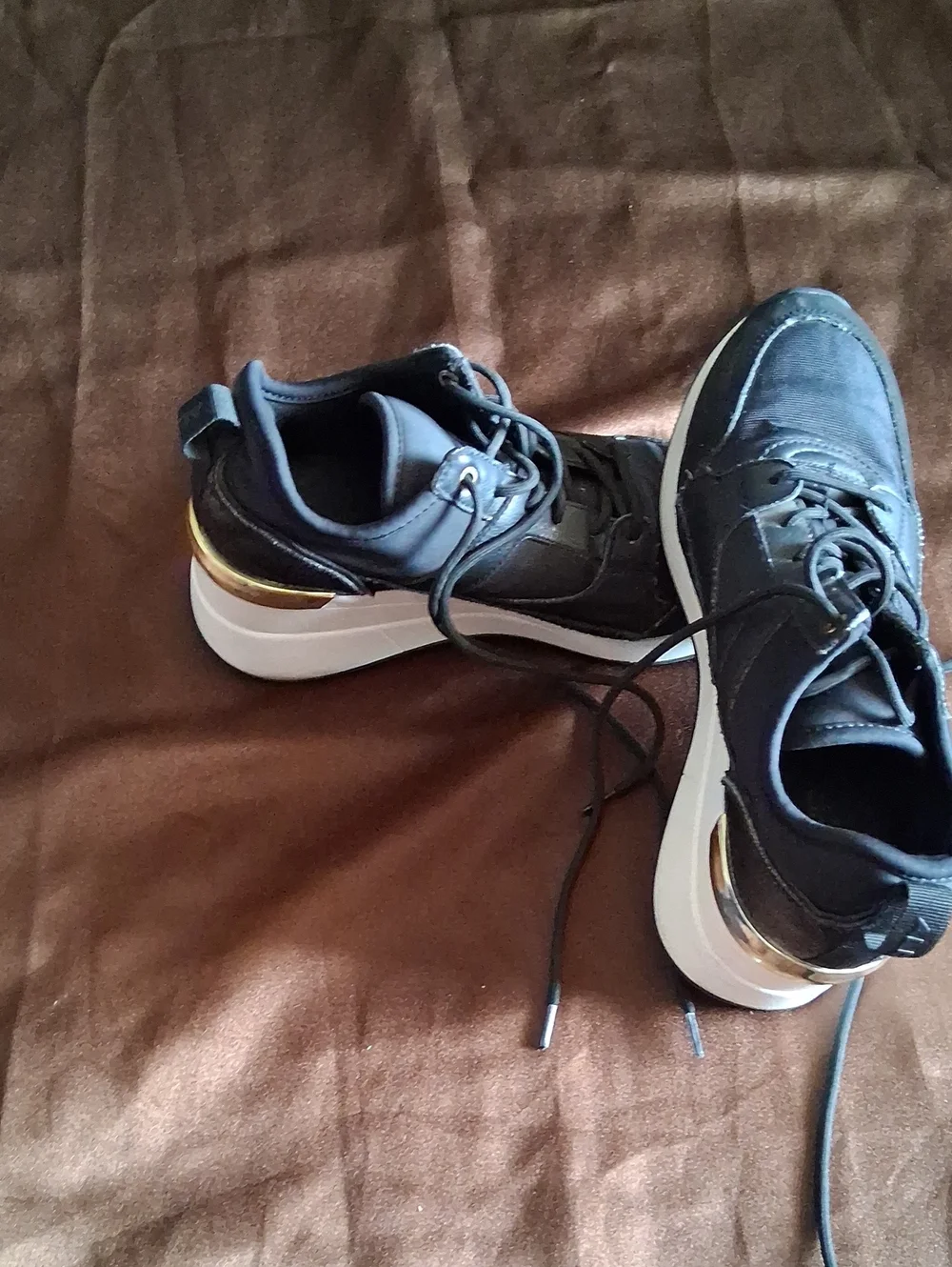 Men's Black Athletic Sneakers with Gold Accent